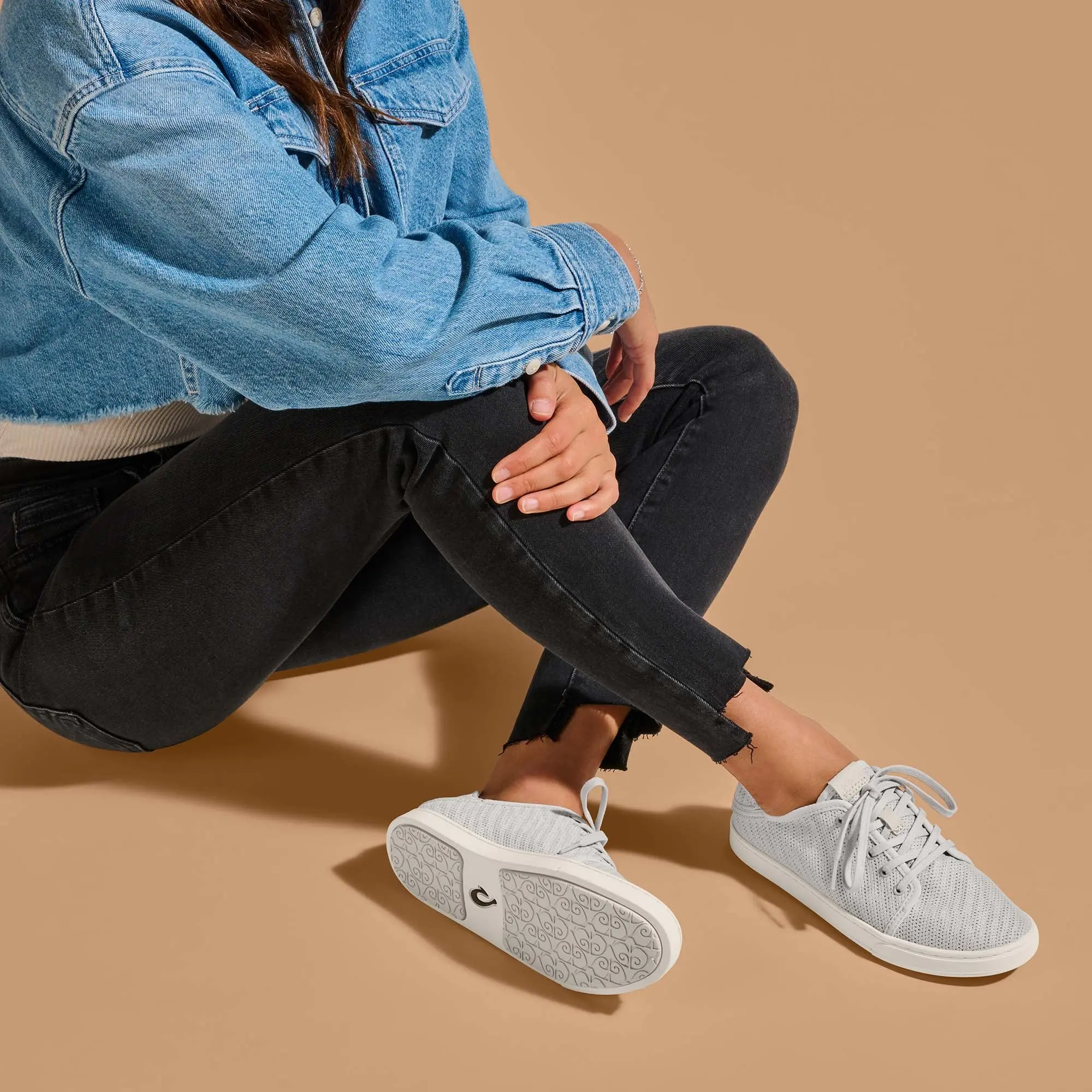 OluKai Pehuea L Women's Sneakers - Mist Grey - Image 4