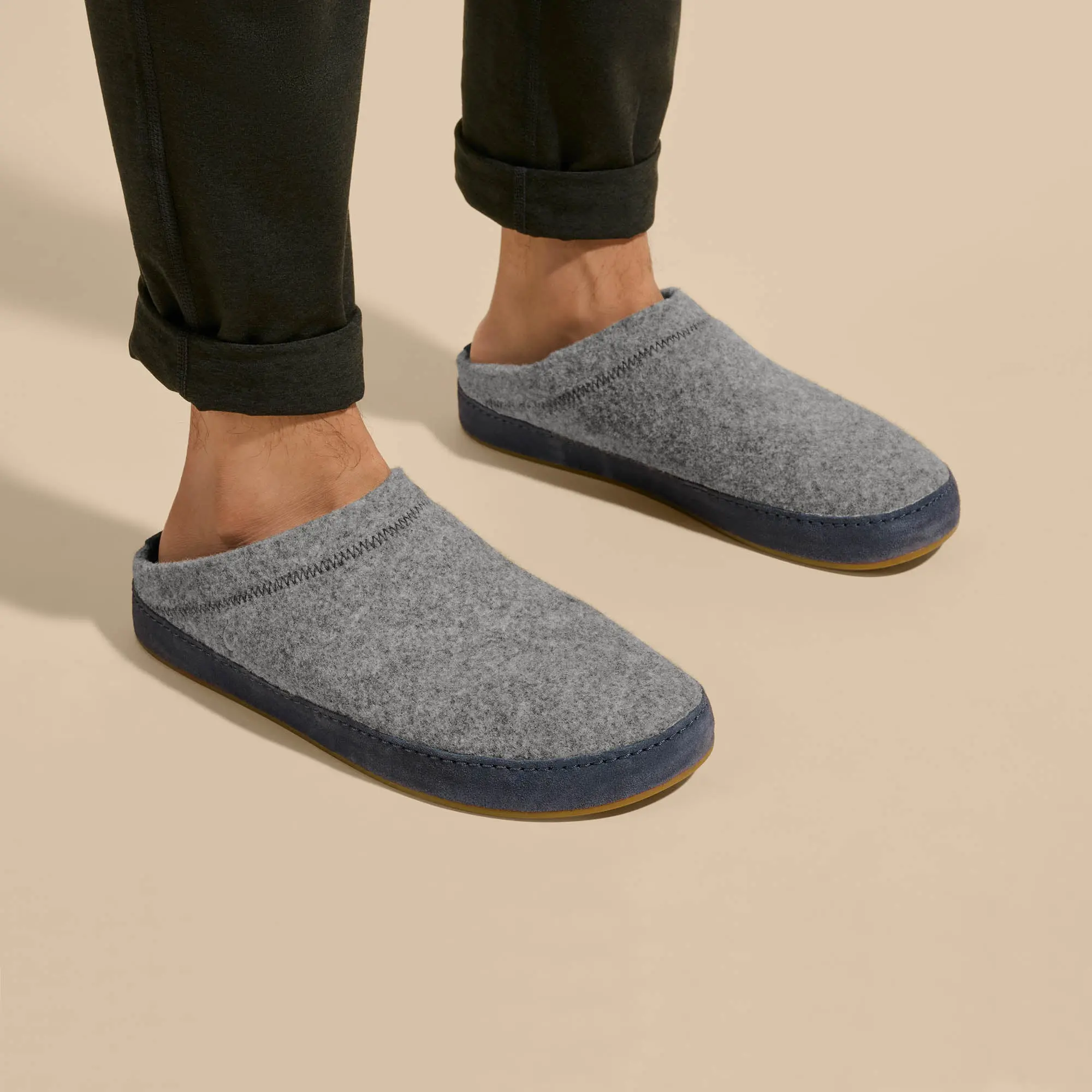 H mani Hulu Men's Wool Mule Slippers - Graphite / Trench Blue - Image 4