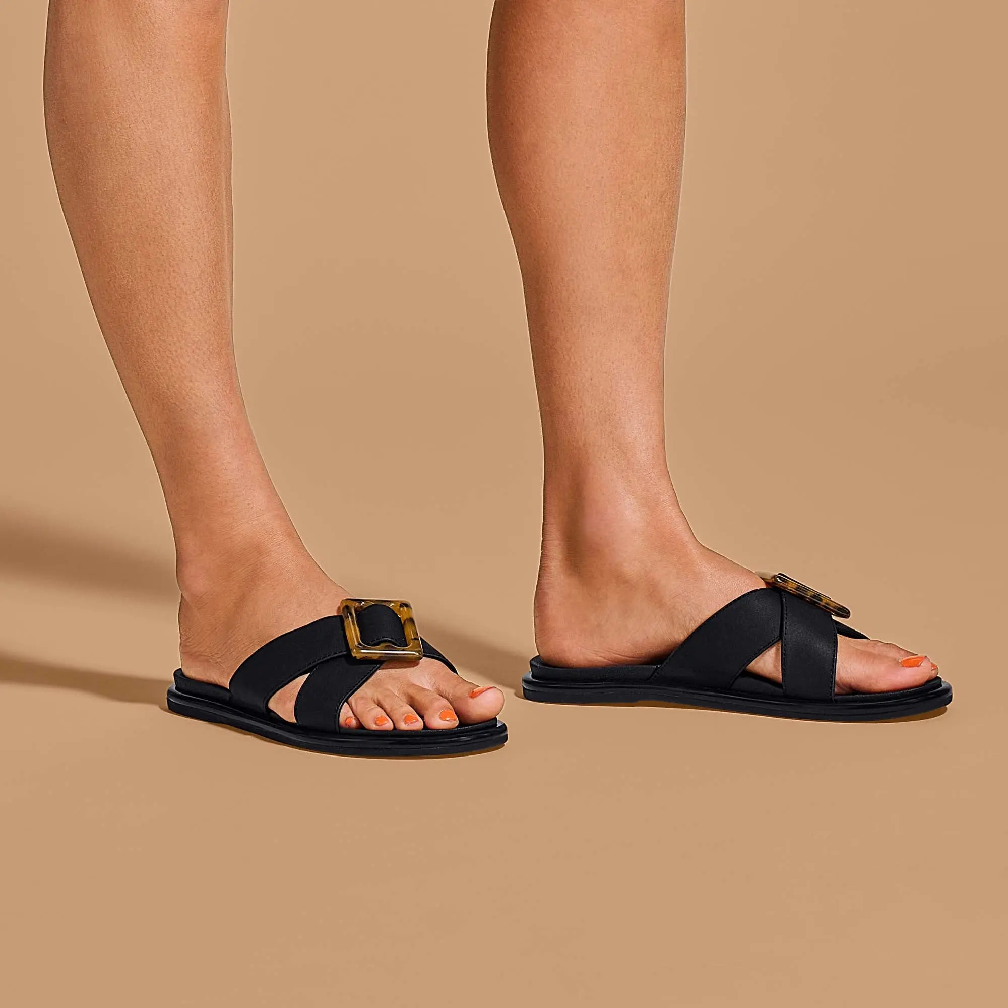 La'i Slide Women's Slide Beach Sandals - Black - Image 2