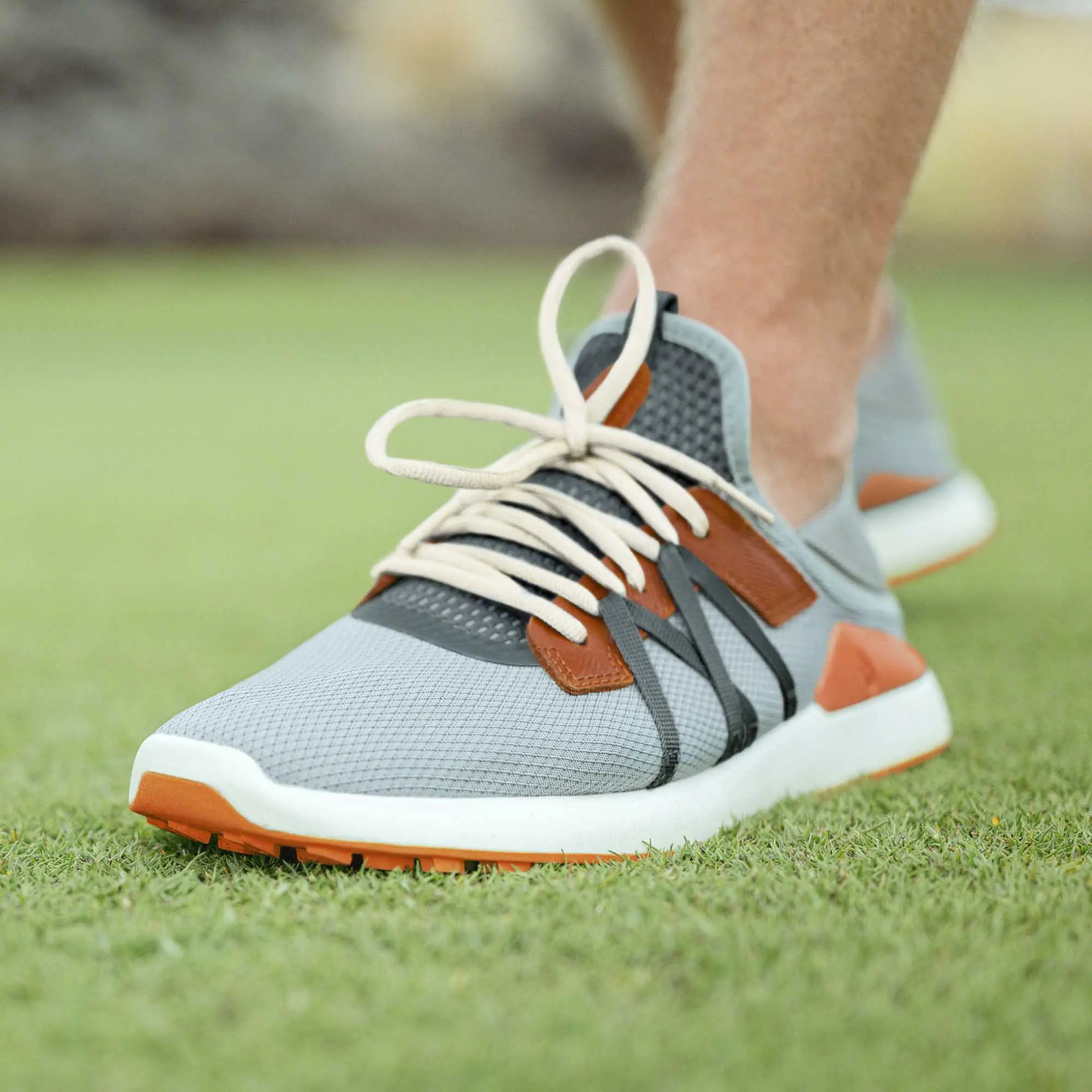 Manele Men's Breathable Golf Shoes - Pale Moss / Molten Orange - Image 2