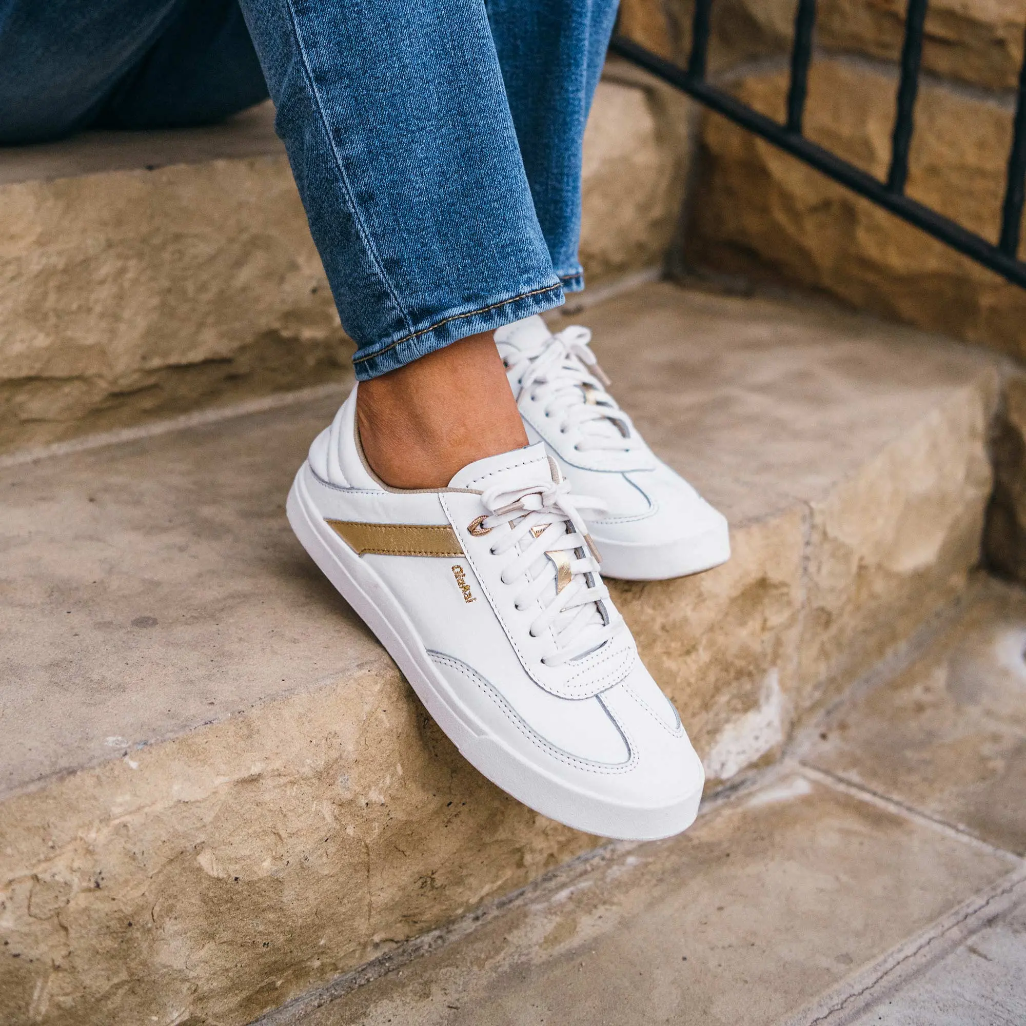Ha 'upu Women's Leather Sneakers - White - Image 2